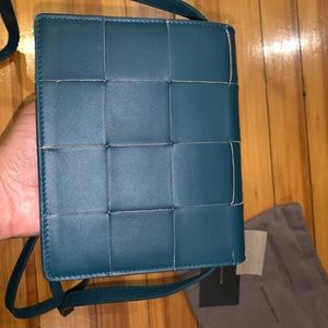 Bottega Veneta Lambskin Maxi Intrecciato Cassette